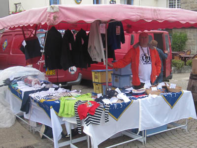 Stand SNSM sur le marché de Plougasnou