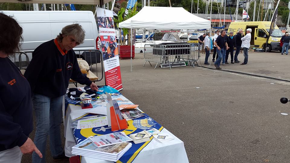 Stand SNSM Primel au départ du Tresco 2017