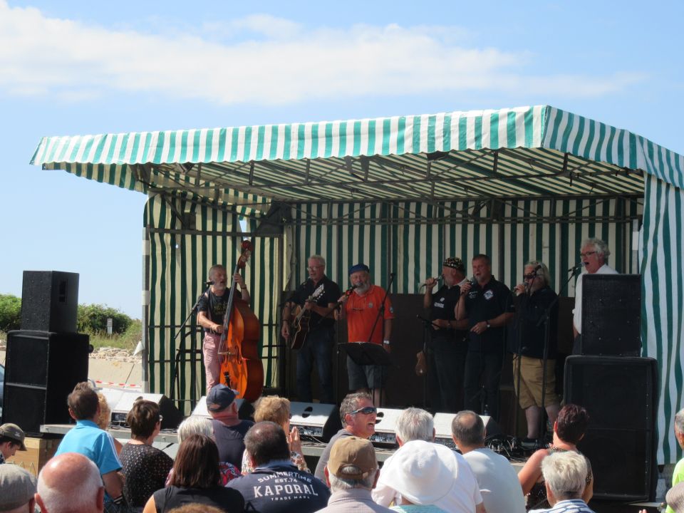 Les Souillés de Fond de Cale et les Matelots en Bordée au Port en Fête au Diben