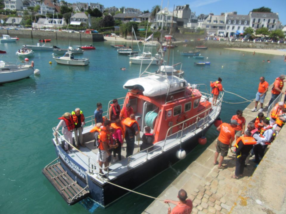 La vedette SNS271 dans le port de Locquirec