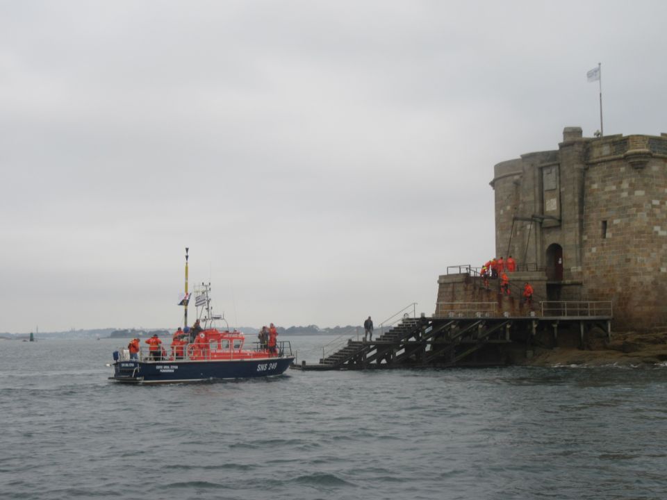 Arrivée au Châteaudu Taureau