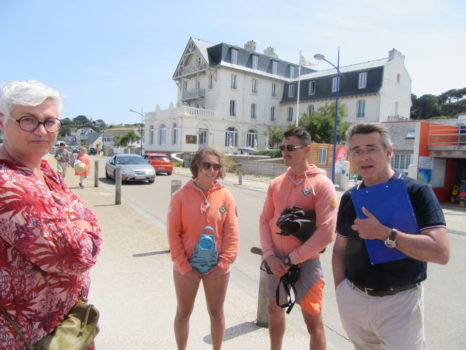 Visite de l'inspecteur des nageurs sauveteurs à Primel-Trégastel